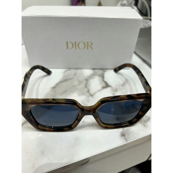 Christian Dior Tortoise Shell Sunglasses - Like New with Box & Case - Picture 1 of 2
